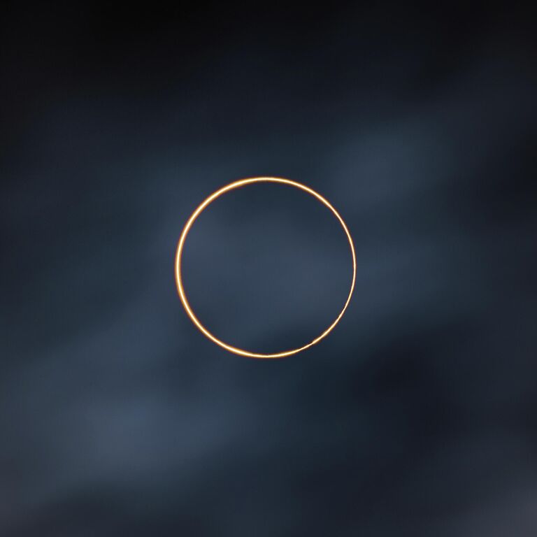 Работа фотографа из Китая Shuchang Dong The Golden Ring, ставшая абсолютным победителем в фотоконкурсе Astronomy Photographer of the Year 13