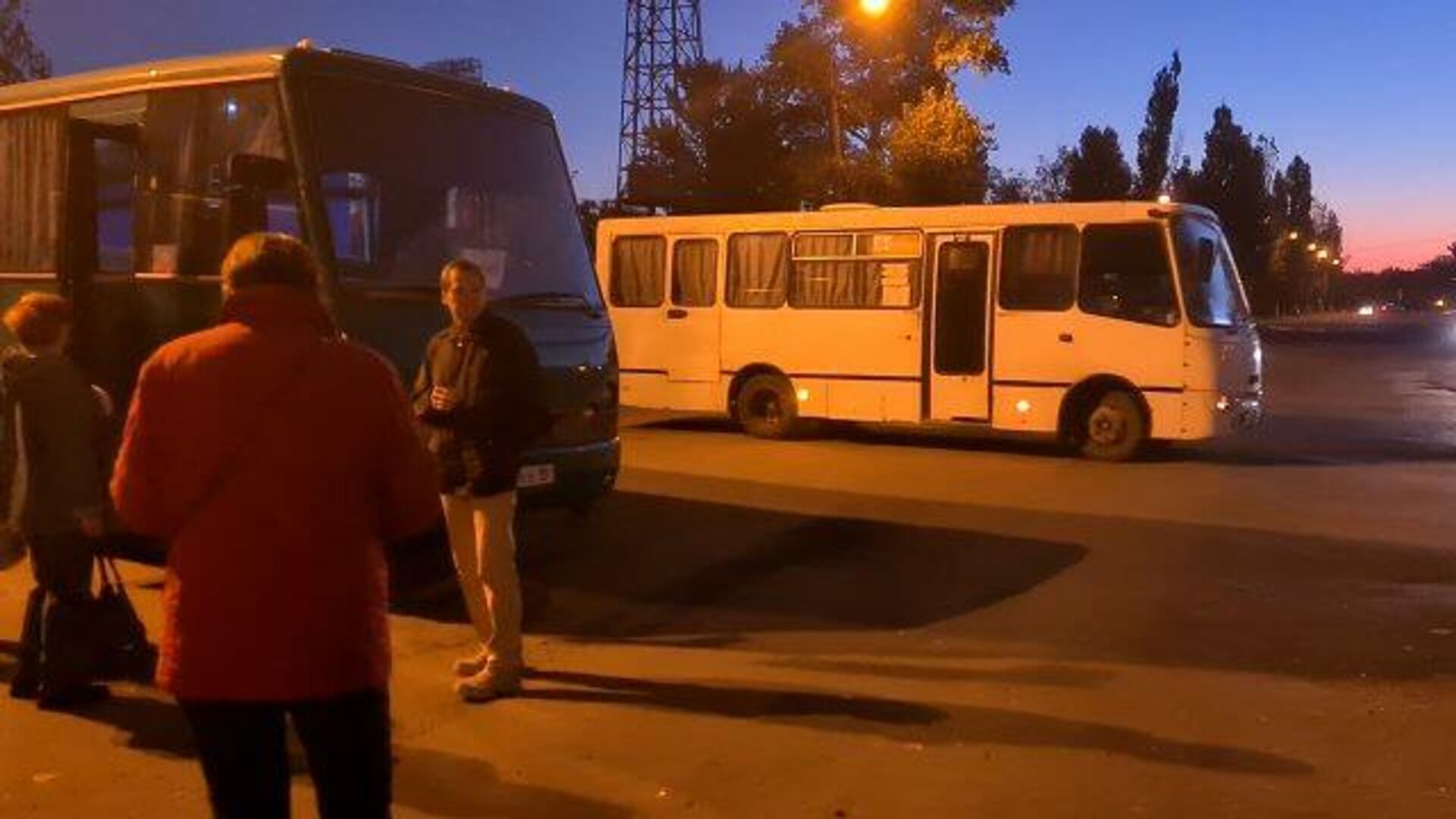 Жители Луганска едут в России проголосовать на выборах в Госдуму - РИА Новости, 1920, 17.09.2021