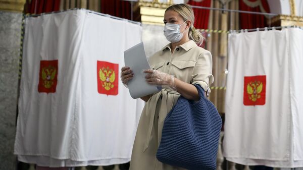 Голосование на выборах в Госдуму на избирательном участке в Краснодаре