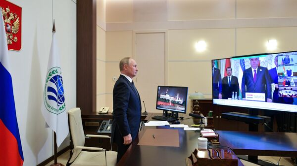 Президент РФ Владимир Путин в режиме видеоконференции принимает участие в заседании Совета глав государств - членов Шанхайской организации сотрудничества