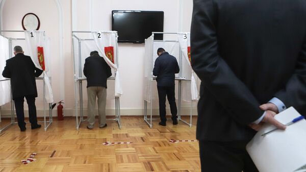 Голосование на избирательном участке в Пятигорске