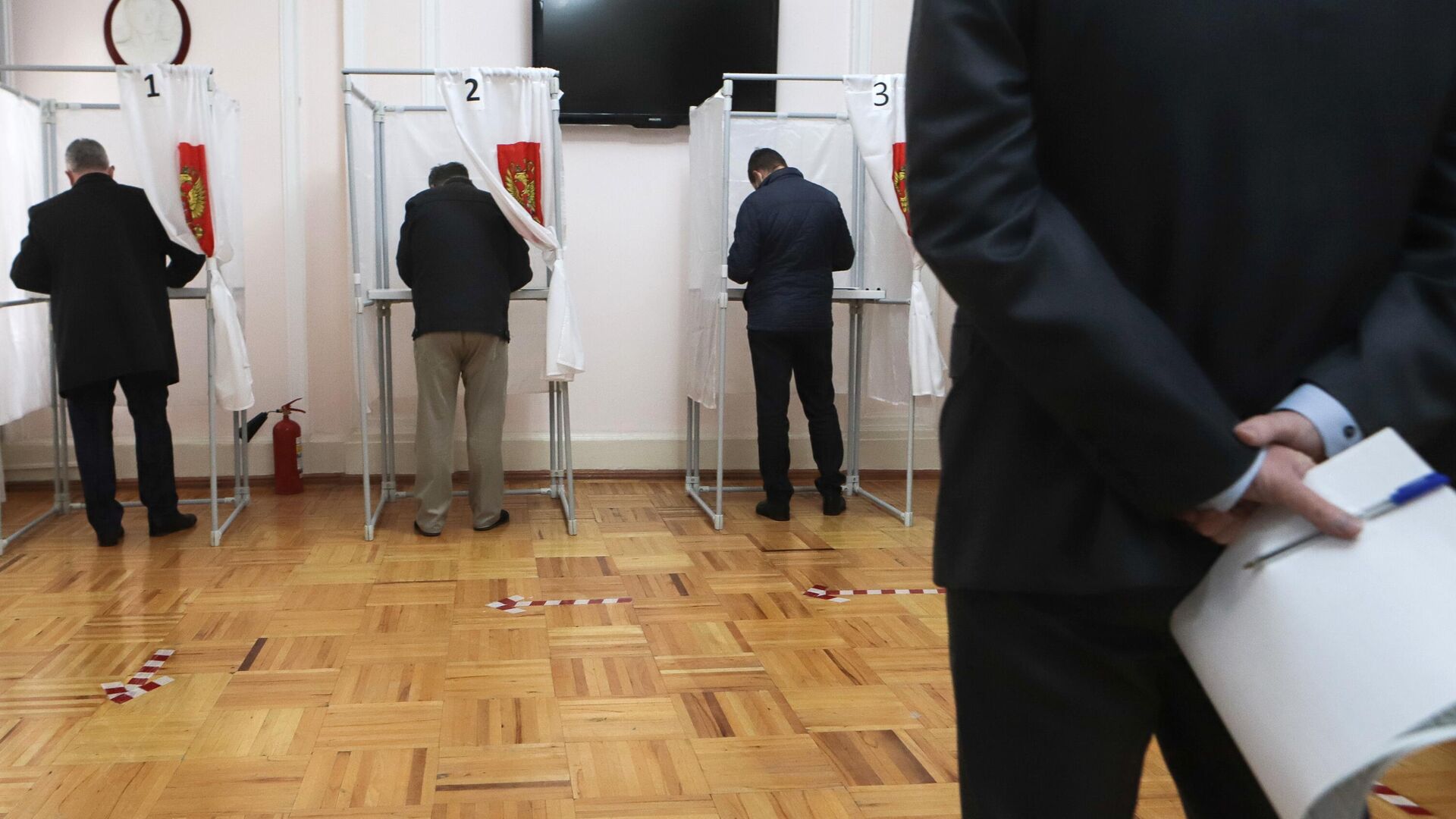 Голосование на избирательном участке в Пятигорске - РИА Новости, 1920, 18.09.2021