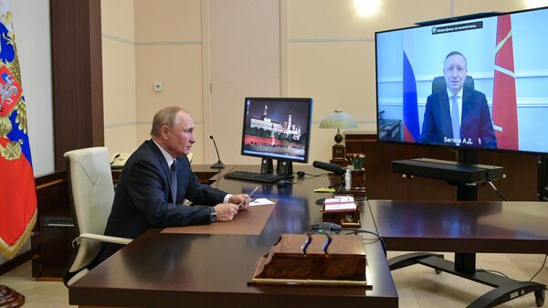 Президент РФ Владимир Путин во время встречи в режиме видеоконференции с губернатором Санкт-Петербурга Александром Бегловым