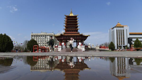 Пагода Семи Дней на центральной площади Ленина в Элисте