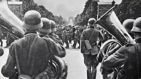 Парад немецких войск в Париже в 1940 году