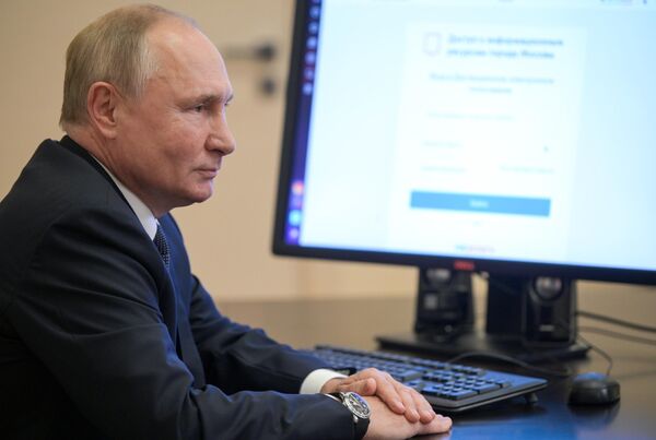 Президент РФ Владимир Путин принял участие в дистанционном электронном голосовании на выборах депутатов Государственной Думы РФ