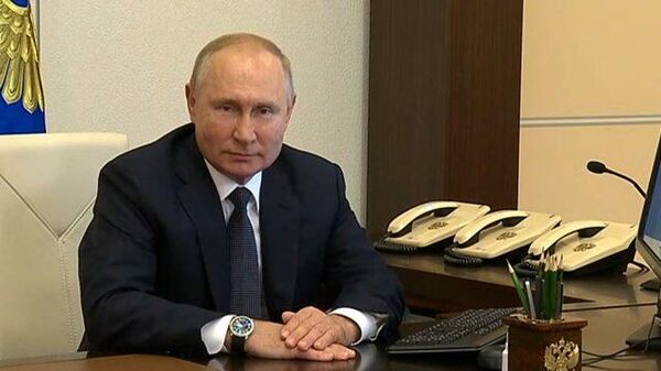 Рассчитываю на вашу активную жизненную позицию – Путин проголосовал на выборах в Госдуму онлайн