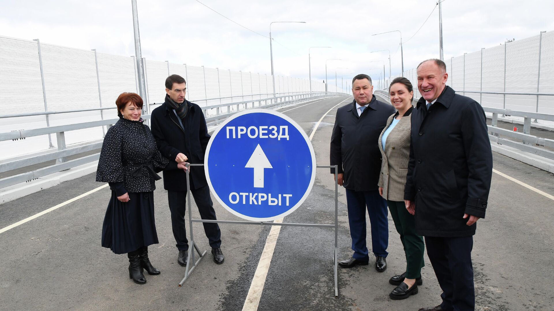 В Вышнем Волочке открыли путепровод через Октябрьскую железную дорогу - РИА Новости, 1920, 17.09.2021