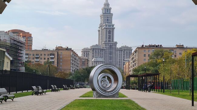 Парк у Амбулаторного пруда на севере Москвы после благоустройства