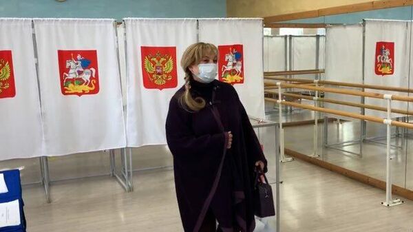 Памфилова проголосовала на выборах в Госдуму. Кадры с избирательного участка 