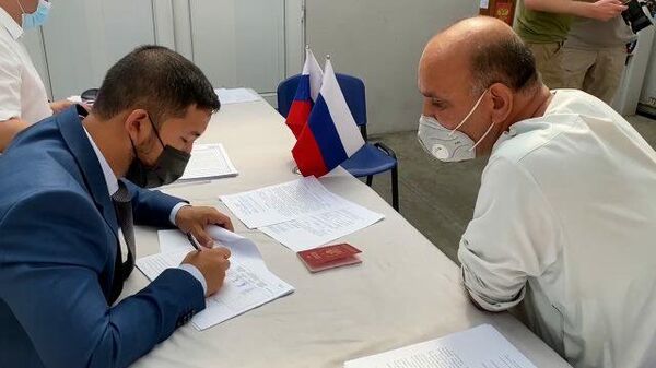 Голосование на выборах в Госдуму в российском посольстве в Кабуле
