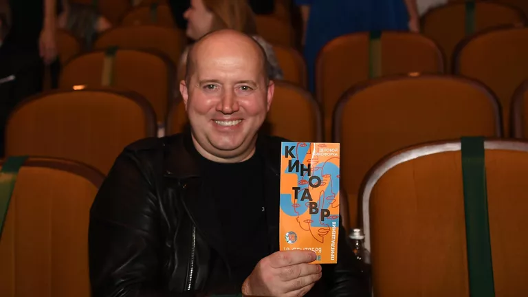 Актер Сергей Бурунов на церемонии открытия 32-го Открытого Российского Кинофестиваля Кинотавр в Сочи. Актер Сергей Бурунов на церемонии открытия 32-го Открытого Российского Кинофестиваля Кинотавр в Сочи.