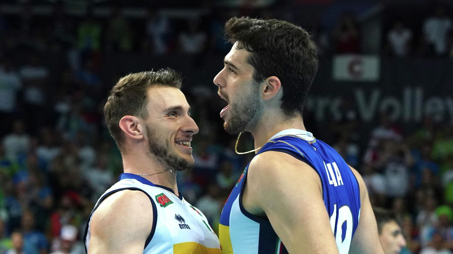 Italy's Daniele Lavia (R) and Fabio Balaso react during the EuroVolley 2021 final match Slovenia v Italy on September 19, 2021 in Katowice, Poland. (Photo by JANEK SKARZYNSKI / AFP) - РИА Новости, 1920, 20.09.2021