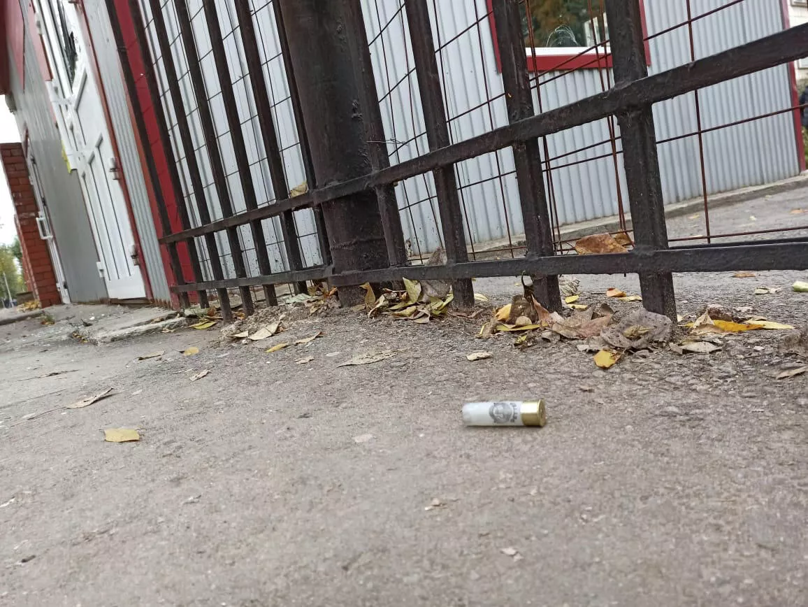 Гильза у ворот Пермского государственного университета Гильза у ворот Пермского государственного университета - РИА Новости, 1920, 20.09.2021