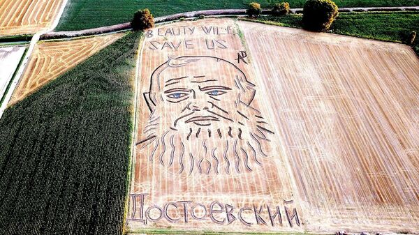 Портрет Федора Достоевского на поле с пшеницей