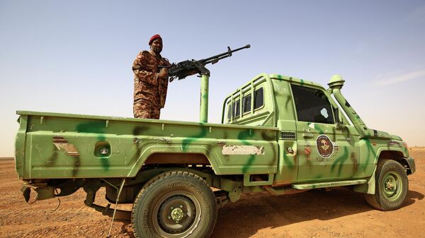 Военнослужащий армии Судана во время учений