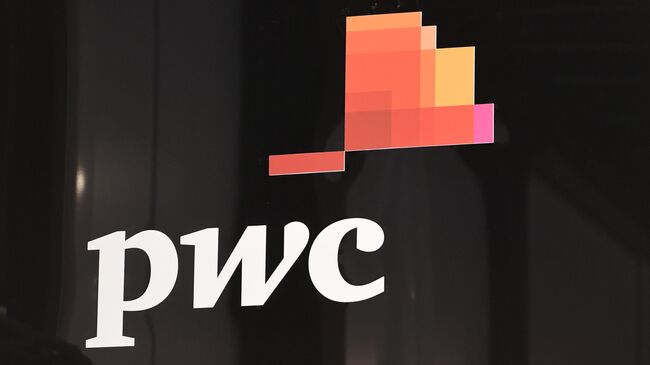 Стенд компании PricewaterhouseCoopers