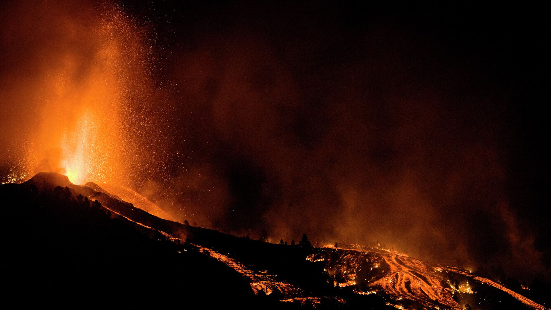 Извержение вулкана на канарском острове Ла-Пальма - РИА Новости, 1920, 21.09.2021