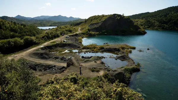 Бирюзовые озера, образованные на месте старых японских угольных выработок, на острове Сахалин