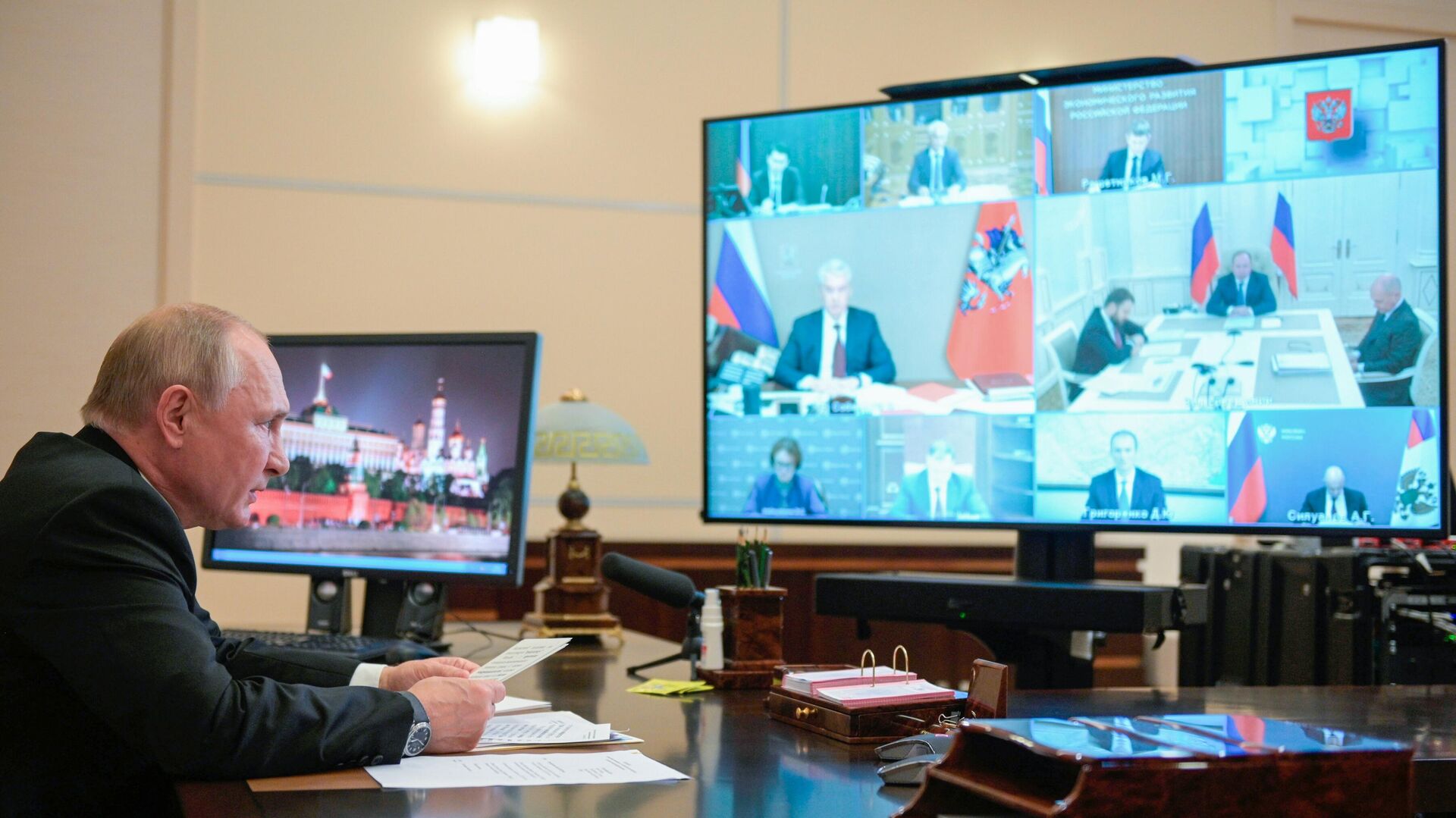 Президент РФ Владимир Путин проводит в режиме видеоконференции совещание по экономическим вопросам - РИА Новости, 1920, 21.09.2021