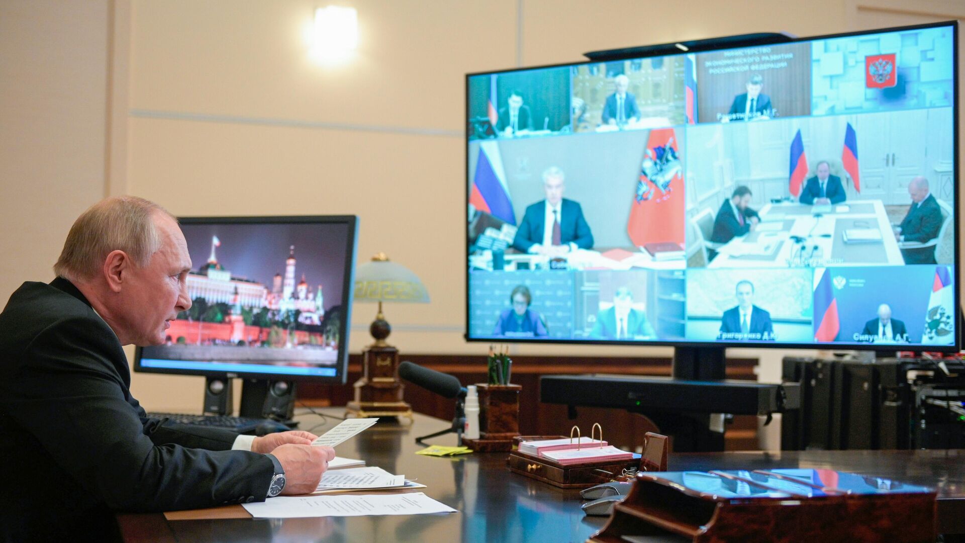 Президент РФ Владимир Путин проводит в режиме видеоконференции совещание по экономическим вопросам - РИА Новости, 1920, 21.09.2021