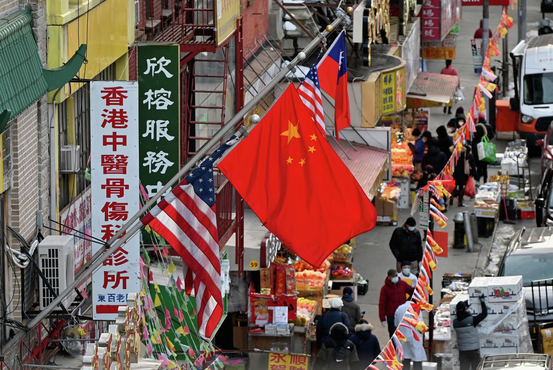 Флаги Китая и США в китайском квартале Нью-Йорка - РИА Новости, 1920, 21.09.2021