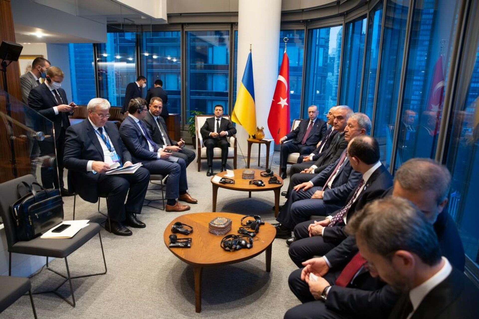 Президент Украины Владимир Зеленский и президент Турции Тайип Эрдоган во время встречи в Нью-Йорке - РИА Новости, 1920, 22.09.2021