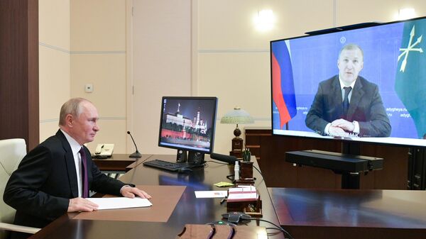 Президент РФ Владимир Путин проводит встречу в формате видеоконференции с главой Республики Адыгея Муратом Кумпиловым