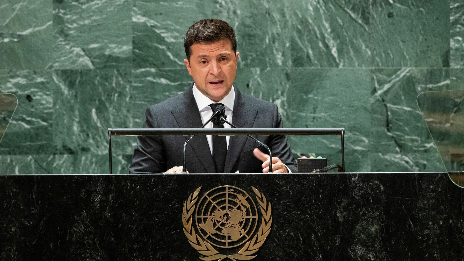 Президент Украины Владимир Зеленский во время выступления на Генассамблее ООН в Нью-Йорке - РИА Новости, 1920, 23.09.2021