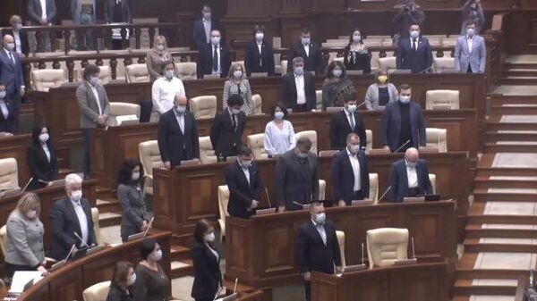 Минута молчания из-за трагедии в Перми на заседании парламента Молдавии
