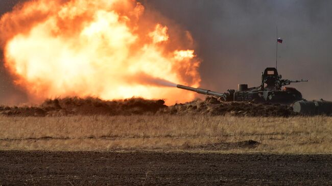 Танк Т-72Б3 на антитеррористических учениях стран-членов ШОС Мирная миссия 2021 в Оренбургской области