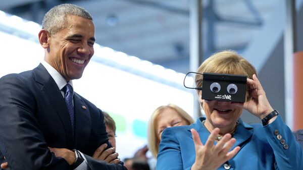 Канцлер Германии Ангела Меркель и Барак Обама во время посещения Ганноверской промышленной выставки-ярмарки в Германии