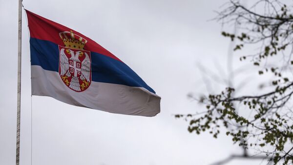 Государственный флаг в посольстве Республики Сербия в РФ в Москве