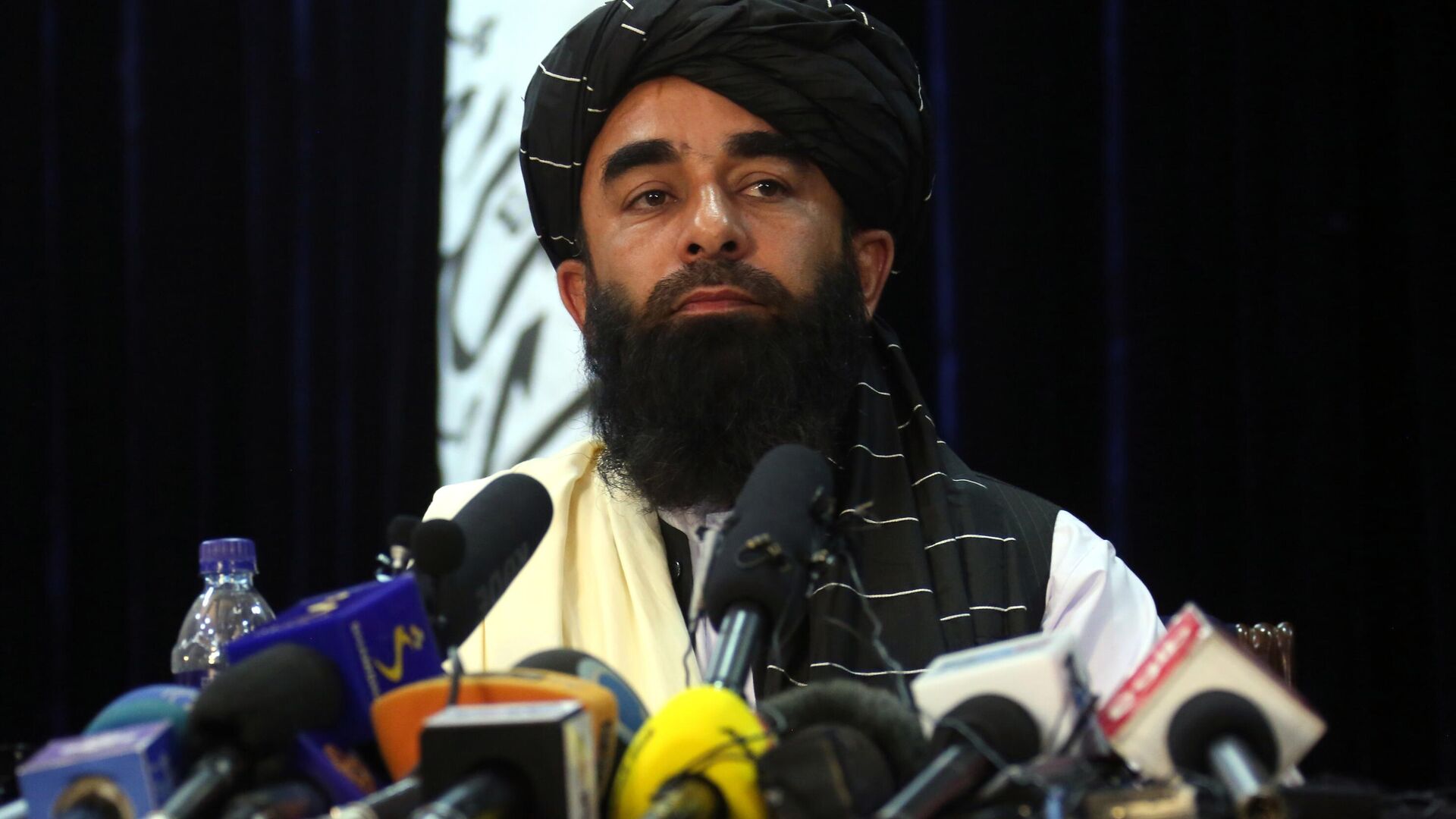 Представитель движения Талибан* Забиулла Муджахид во время пресс-конференции в Кабуле - РИА Новости, 1920, 31.10.2021