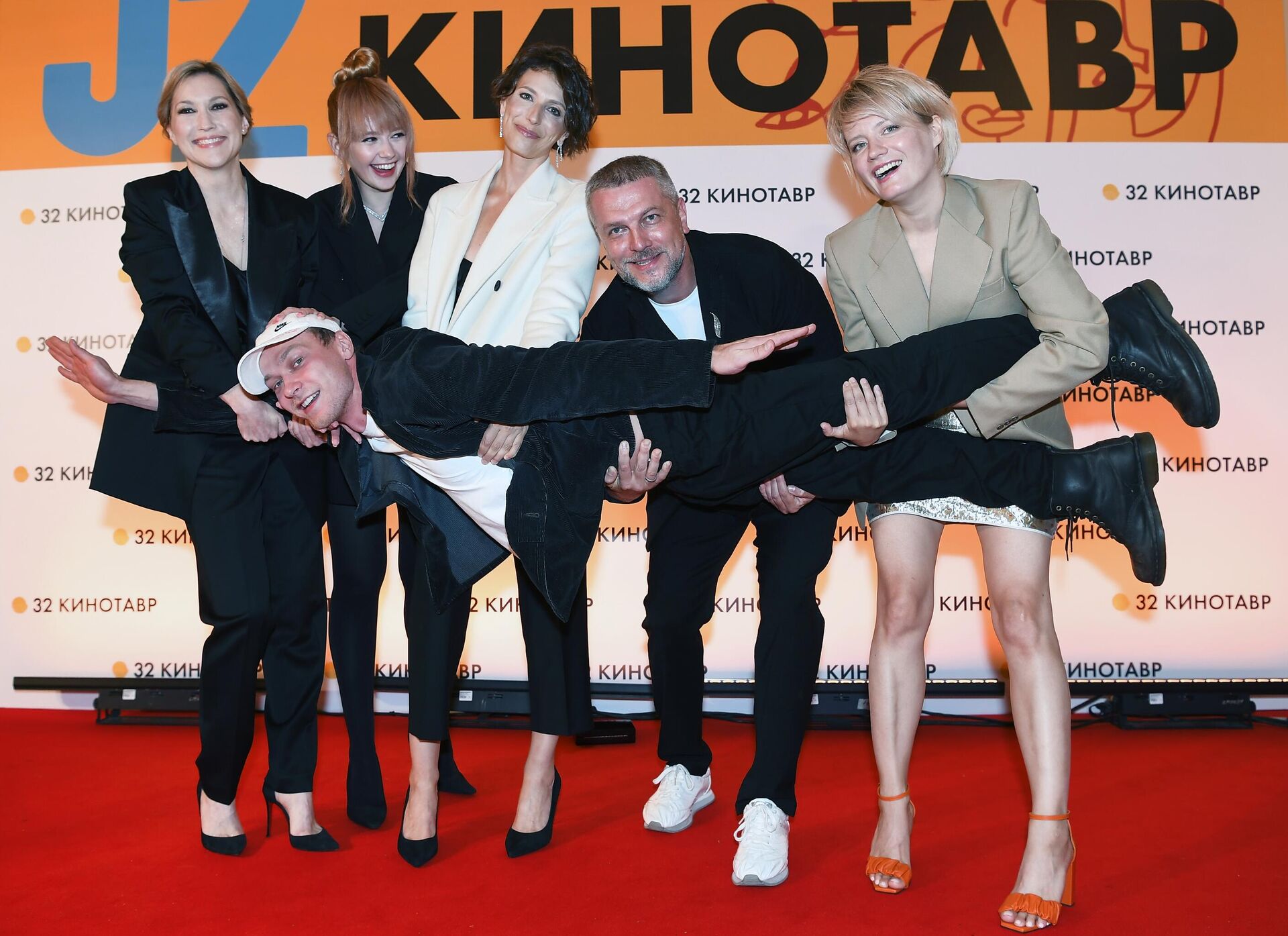 Премьера фильма Капитан Волконогов бежал в рамках открытого российского кинофестиваля Кинотавр Премьера фильма Капитан Волконогов бежал в рамках открытого российского кинофестиваля Кинотавр - РИА Новости, 1920, 21.08.2025