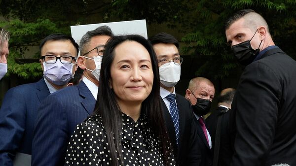 Финансовый директор Huawei Мэн Ваньчжоу после заседания суда в Ванкувере, Канада