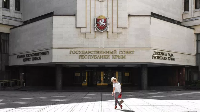 Здание государственного совета республики Крым в Симферополе.