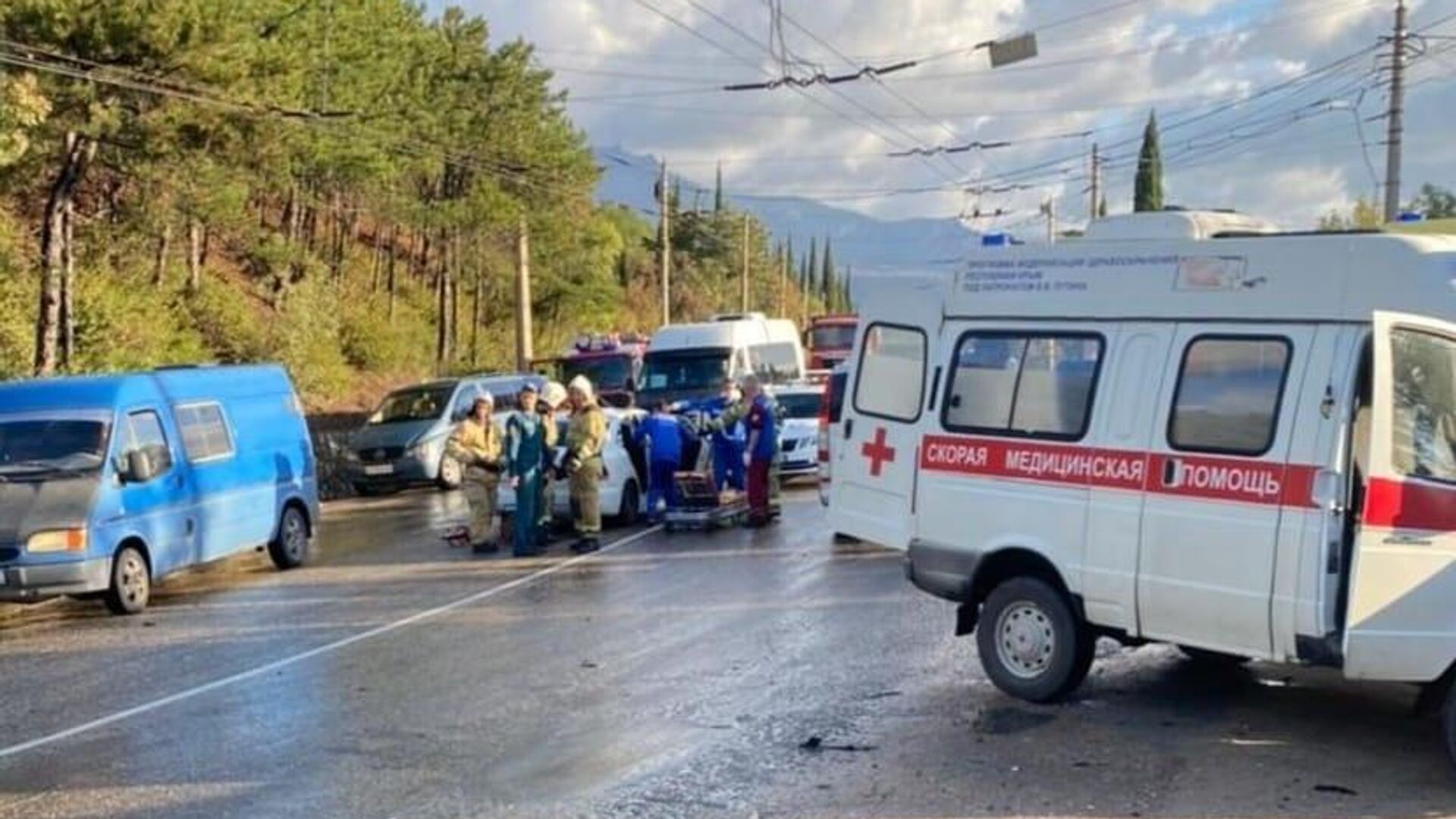 В Крыму при столкновении легковушки с автобусом погибли два человека - РИА  Новости, 25.09.2021