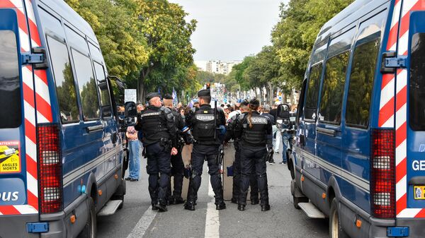 Сотрудники правоохранительных органов в Париже