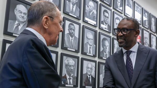 Министр иностранных дел РФ Сергей Лавров и министр иностранных дел Мали Абдулай Диоп во время встречи на полях 76-й сессии ГА ООН в Нью-Йорке