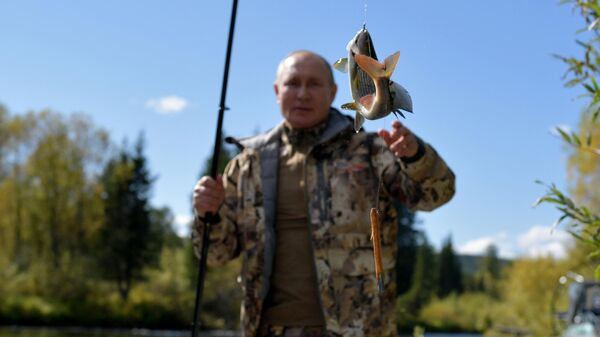 Президент РФ Владимир Путин во время рыбалки в тайге