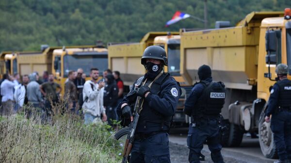 Спецназ полиции Косово во время протеста косовских сербов в Яринье