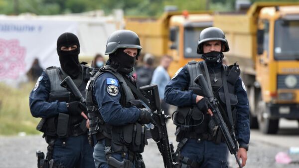 Спецназ полиции Косово во время протеста косовских сербов в Яринье