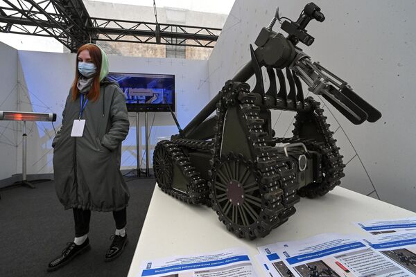 Робот Капитан на всероссийском фестивале технических достижений Техносреда на ВДНХ в Москве