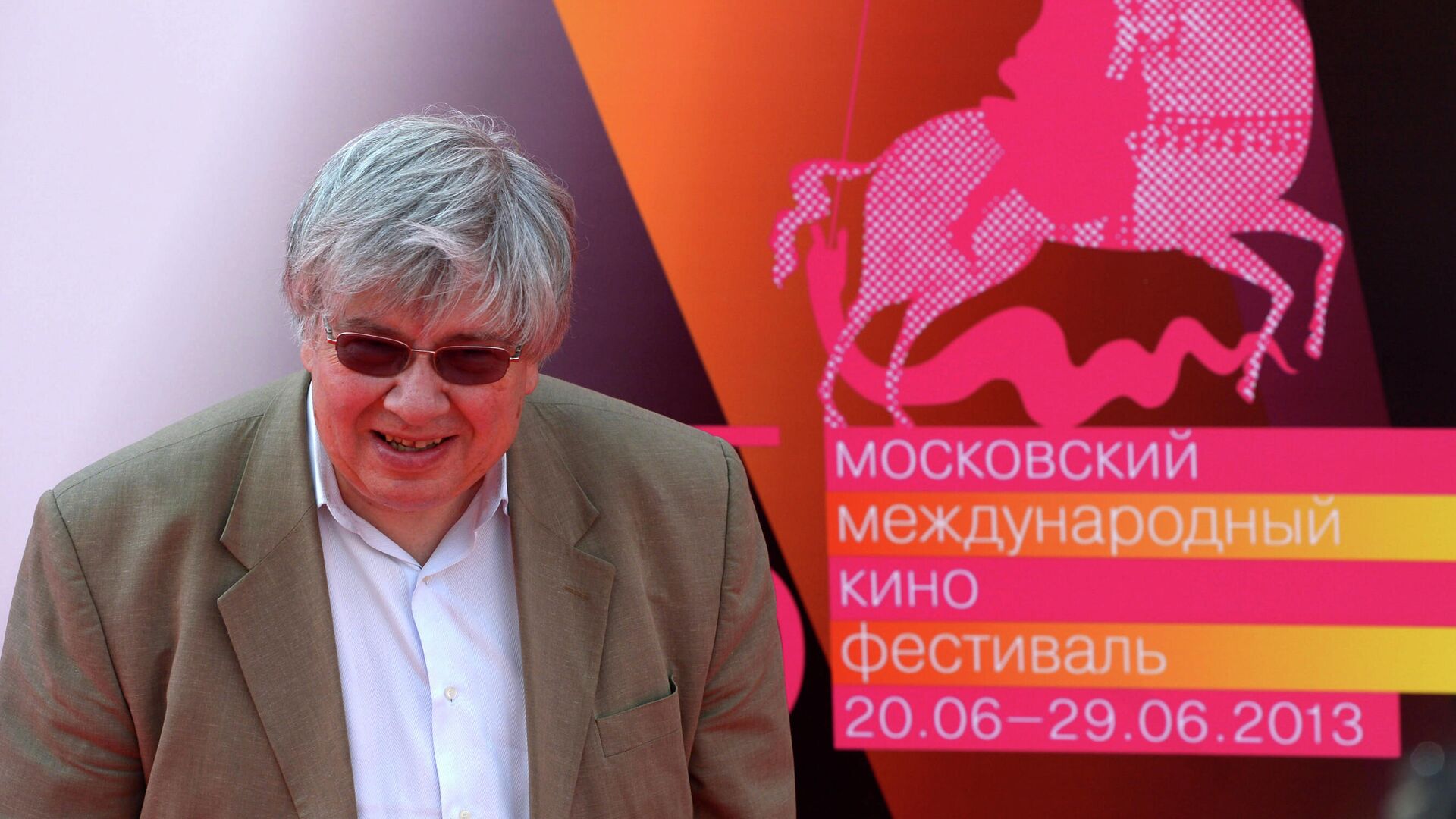 Кинокритик Кирилл Разлогов перед началом церемонии открытия 35-го ММКФ - РИА Новости, 1920, 27.09.2021