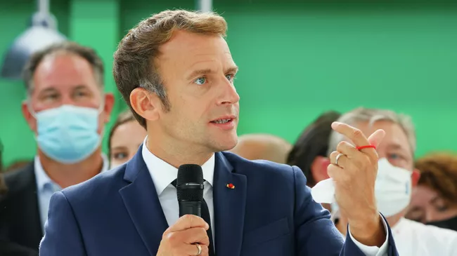 Президент Франции Эммануэль Макрон на выставке в Лионе. 27 сентября 2021