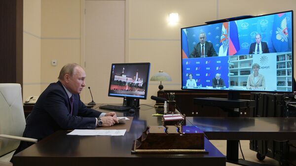 Президент РФ Владимир Путин во время встречи в режиме видеоконференции с лидерами предвыборного списка партии Единая Россия.