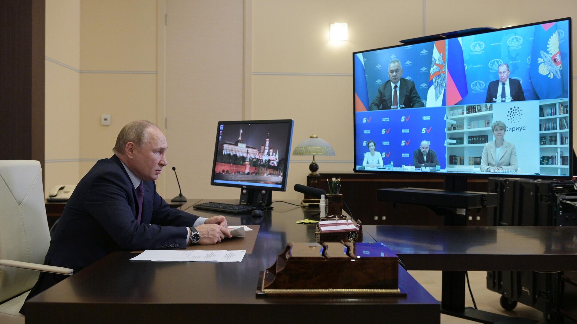 Путин начнет серию встреч с руководителями парламентских партий