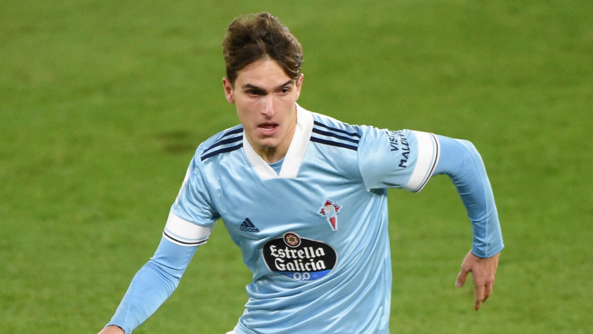 Celta Vigo's Spanish midfielder Denis Suarez controls the ball during the Spanish league football match between RC Celta de Vigo and Villarreal CF at the Balaidos stadium in Vigo on January 8, 2021. (Photo by MIGUEL RIOPA / AFP) - РИА Новости, 1920, 28.09.2021