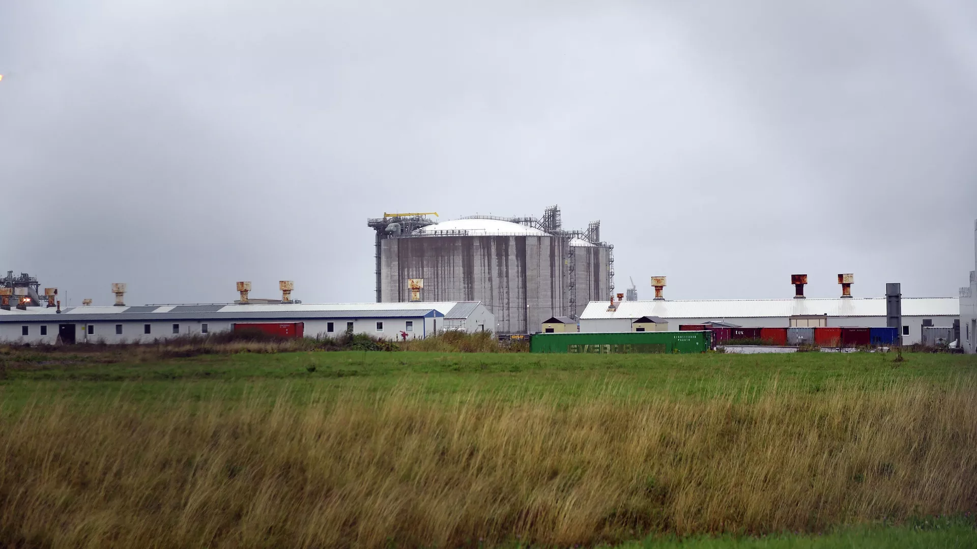 Завод по сжижению природного газа (СПГ) компании Сахалин Энерджи в Южно-Сахалинске - РИА Новости, 1920, 28.09.2021